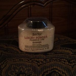 BRAND NEW! Ben Nye Banana Luxury Setting Powder